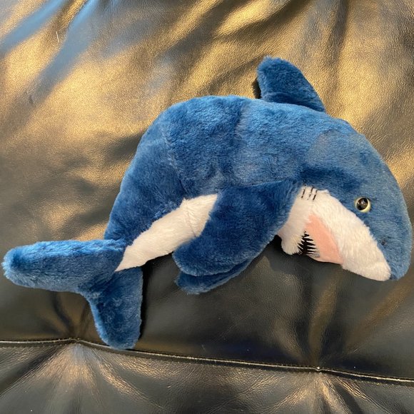 THE PETTING ZOO Blue Shark PLUSH Toy 2018 Collectible - Picture 7 of 9